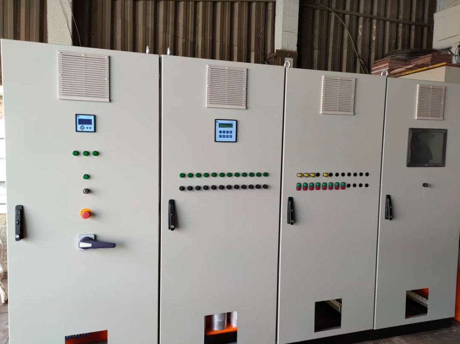 Painéis elétricos de comando com IHM, de obra da Progride